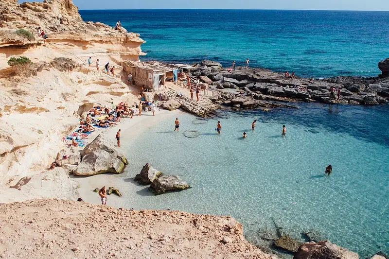 Cala virgen en la costa de Vejer