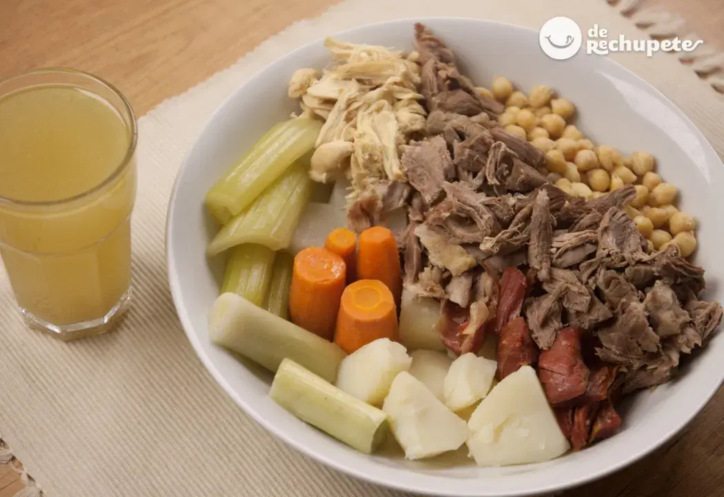 Platos típicos de la gastronomía de Vejer de la Frontera con atún de almadraba